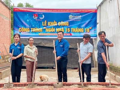 Trao tặng Công trình “Ngôi nhà 15 tháng 10” đến đồng bào dân tộc thiểu số